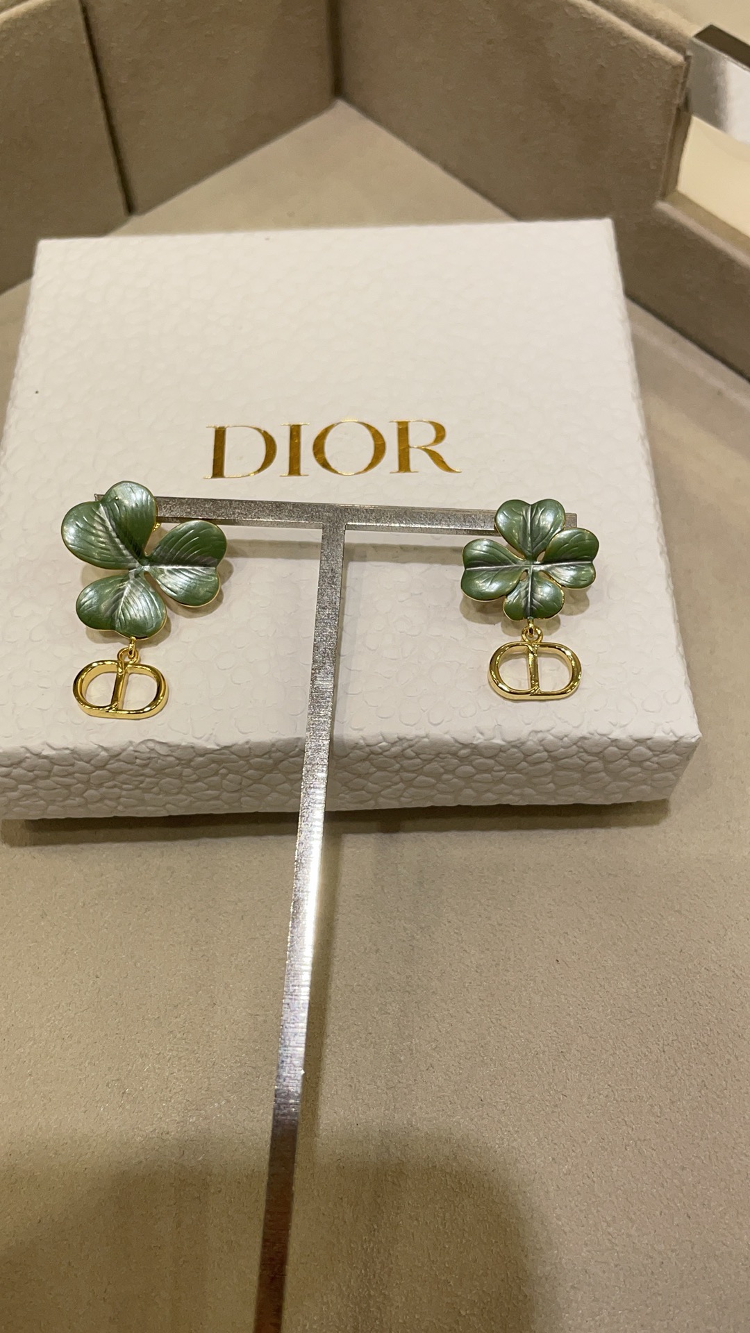 Dior-Dior-Clover-Earrings-Jewelry-Gold-Metal-CD-and-Green-Lacquer