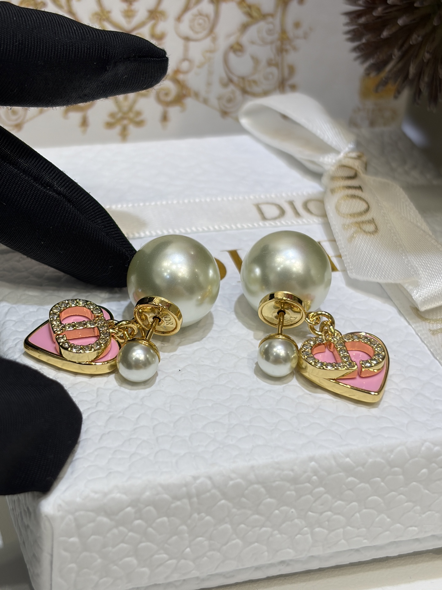 Dior-Dioramour-Pink-Heart-Pearl-Earrings-Jewelry