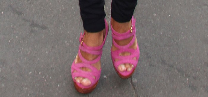 Eva Longoria's fuchsia platform sandals perfectly highlight her fresh pedicure