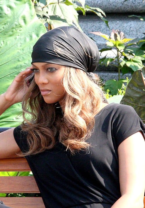 tyra banks out and about august 17 2009 Tyra Banks wears a headscarf while talking on her cell phone