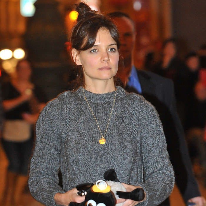 Katie Holmes was spotted in Prague wearing a cozy, textured gray sweater paired with a simple pendant necklace, exuding a relaxed yet stylish vibe while holding a cute stuffed animal