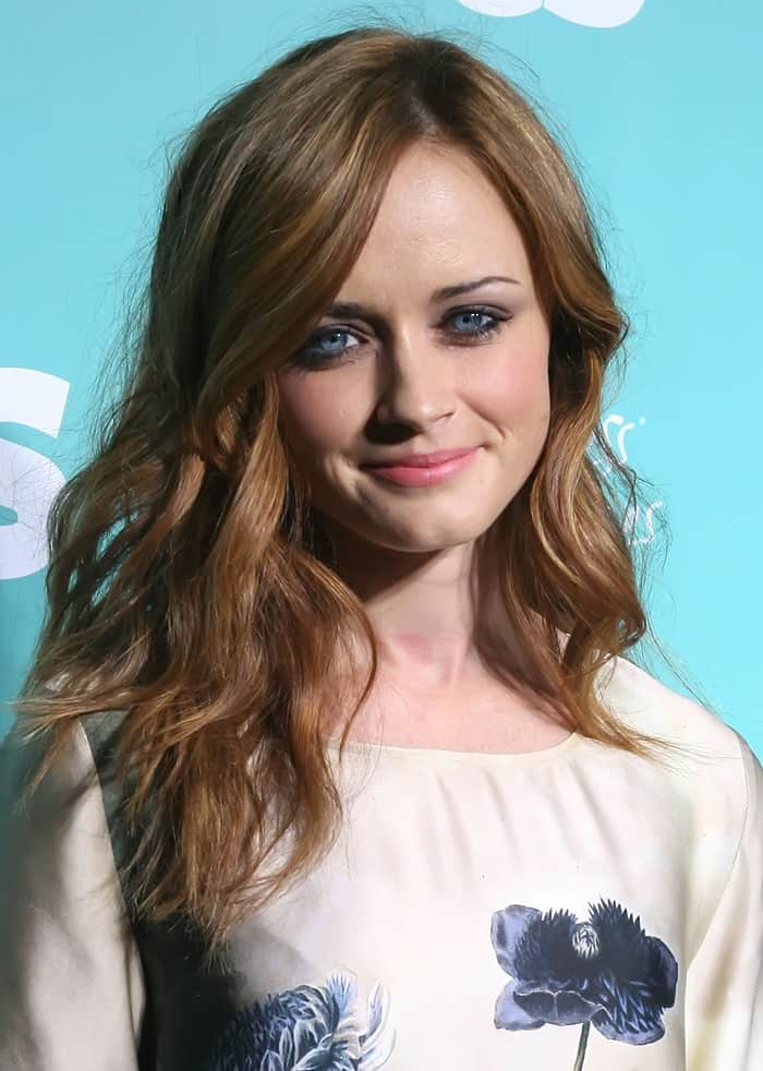 Alexis Bledel showcased her natural beauty with light brown waves and captivating blue eyes while attending US Weekly's 25 Most Stylish New Yorkers of 2010