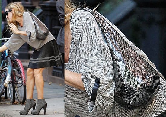 Sarah Jessica Parker leaves her New York City apartment Sarah Jessica Parker, spotted with her favorite sac-like purse while leaving her New York City apartment, captured on October 12, 2010