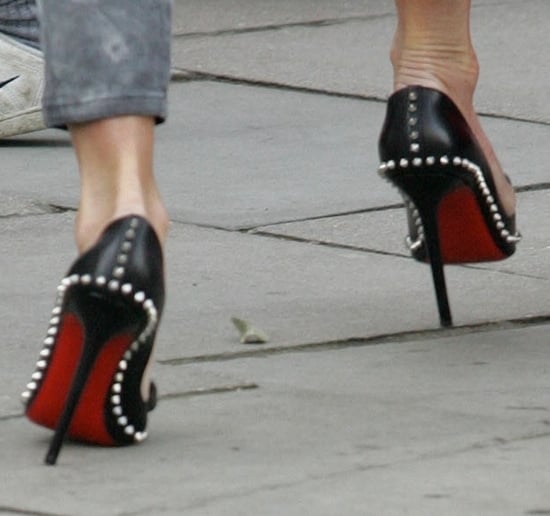 elle macpherson on the school run shoes alex jackson non ex Elle MacPherson rocking Christian Louboutin 'Lucifer' spike bow pumps