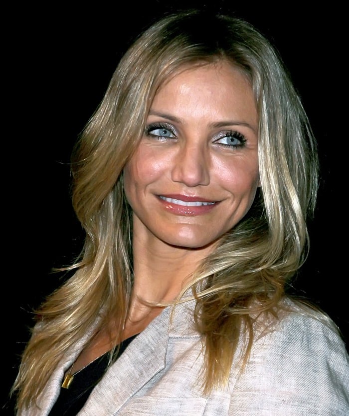 Cameron Diaz wearing an Elizabeth James distressed blazer at the CinemaCon Convention receiving the CinemaCon's Female Star of the Year Award at Caesar's Palace in Las Vegas