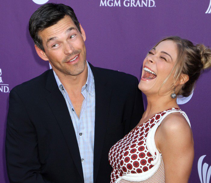 Eddie Cibrian and LeAnn Rimes share a playful red carpet moment, with Eddie (6'1") visibly taller than his 5'5" wife, who bridges the height gap with stylish heels