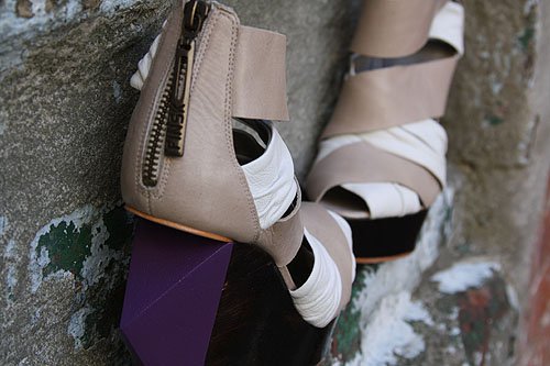 The Little Black List Finsk 252-106 Cutout Wedges Tess's own Finsk 252-106 Cutout Wooden Heel Wedges