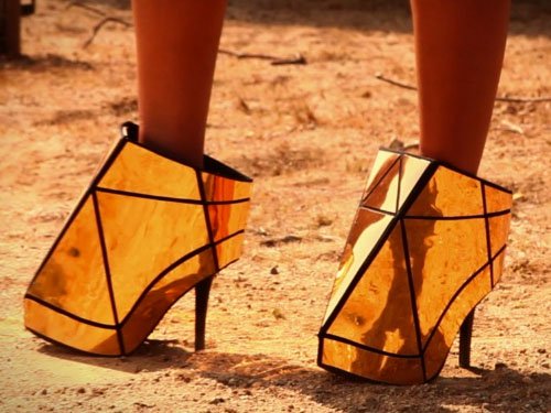 Beyonce in Gareth Pugh Starship Enterprise heels in "Run The World (Girls)" video Beyonce wears an interesting pair of Gareth Pugh Starship Enterprise heels during her "Run the World (Girls)" music video
