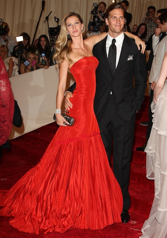 Gisele Bündchen in Alexander McQueen Tom Brady with his wife Gisele Bündchen in Alexander McQueen