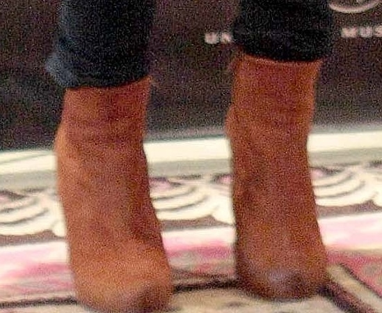 miley cyrus 270511 Miley Cyrus's new favorite booties