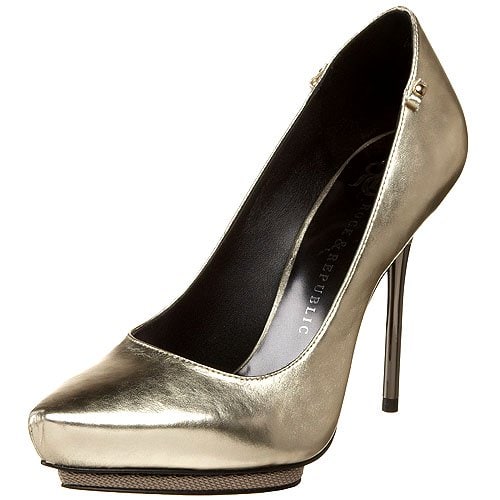 Rock Republic Alayna chain pumps The Rock Republic Alayna features a removable and adjustable chain, enhancing its versatility for both formal and casual occasions while ensuring a perfect fit