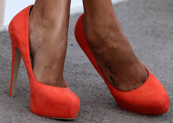 Zoe Saldaña wearing Brian Atwood 'Maniac' pumps