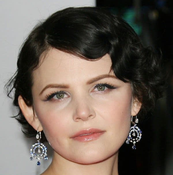 Ginnifer Goodwin wears sapphire chandelier earrings from Van Cleef Arpels