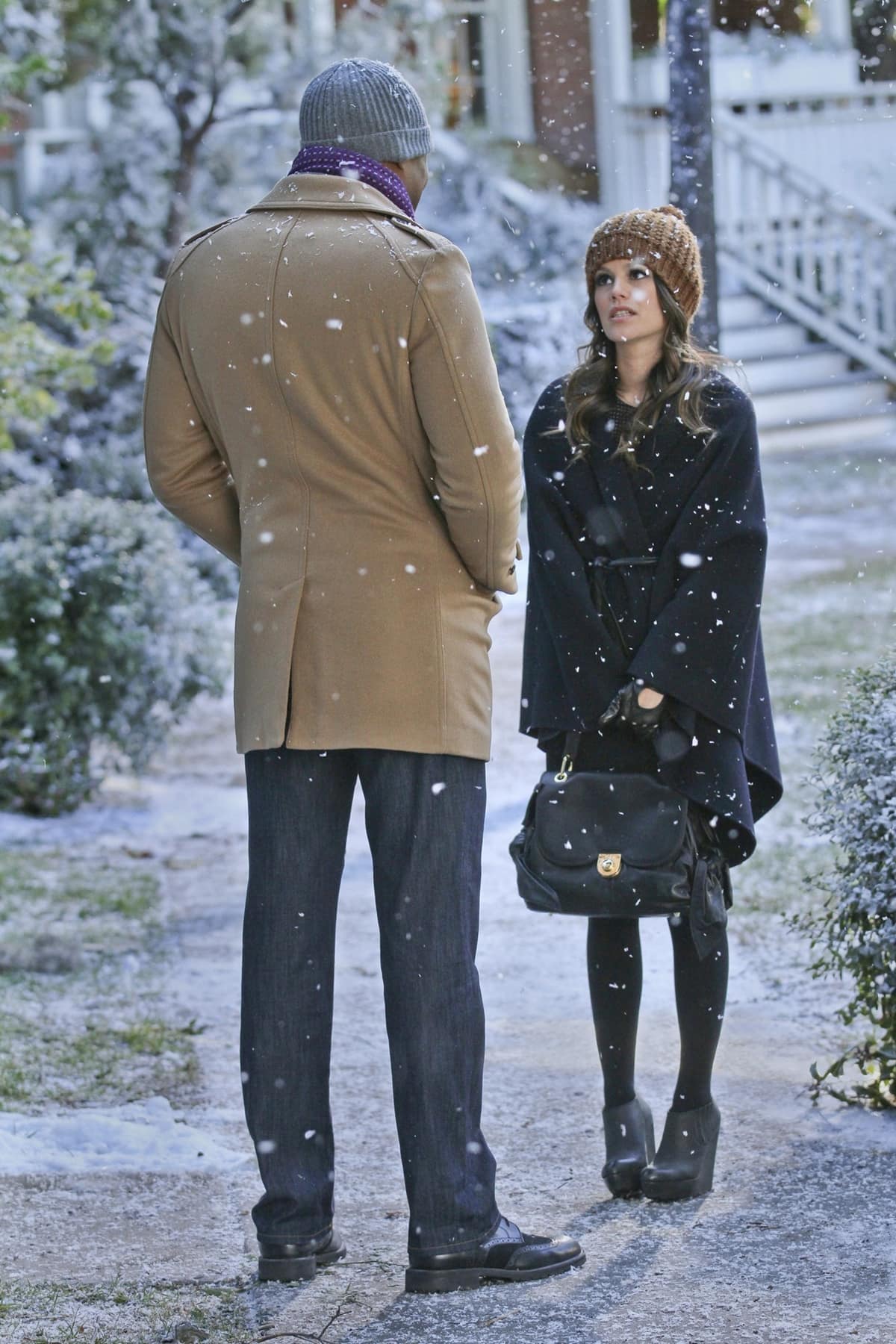 In the "Snowflakes Soulmates" episode of Hart of Dixie, Dr. Zoe Hart adds a touch of timeless elegance to her wintery look with the black leather Z Spoke by Zac Posen Zac Sac tote