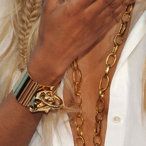 Ciara accessorized her Balmain look with bold gold accents, including a chunky link chain and a sculptural cuff bracelet that added edge and glamour to her all-white ensemble