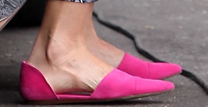A close-up shows Jessica Alba’s bright pink pointed-toe flats paired with cropped patterned pants