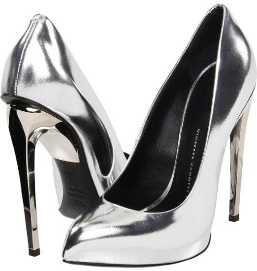 Giuseppe Zanotti I26208 $650 Giuseppe Zanotti Mirror-Effect Patent Leather Pumps