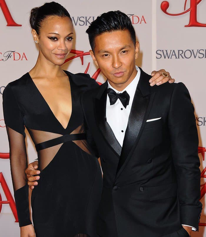 Zoe Saldaña posing with Prabal Gurung at the 2012 CFDA Fashion Awards