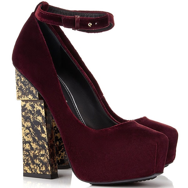 Aperlaï Geisha Aperlaï "Geisha" Velvet Ankle-Strap Pumps