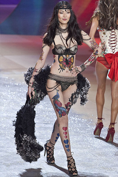 Liu Wen 2012 Victoria's Secret Fashion Show Chinese model Liu Wen walks the runway during the Victoria's Secret 2012 Fashion Show
