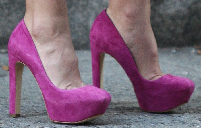 Leighton Meester steps into Blair Waldorf mode in vibrant fuchsia Rupert Sanderson “Gabor” platform pumps with towering heels and soft suede texture