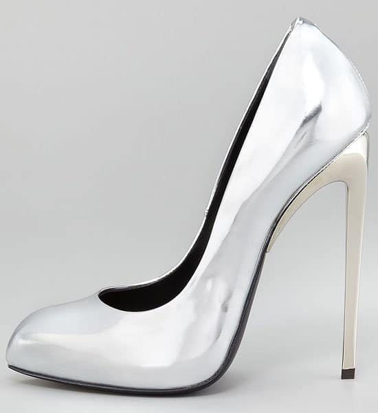 Giuseppe Zanotti metal heel pump Giuseppe Zanotti Metal Heel Pumps, originally retailing at $650
