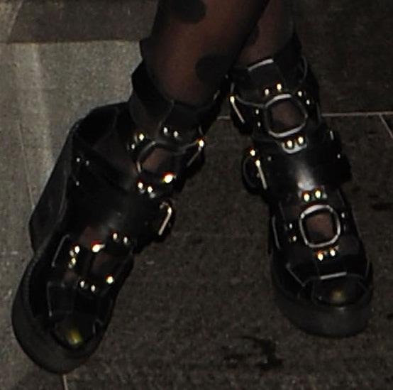 nicki minaj multi buckle bondage boots A closer look at Nicki's gothic buckled boots