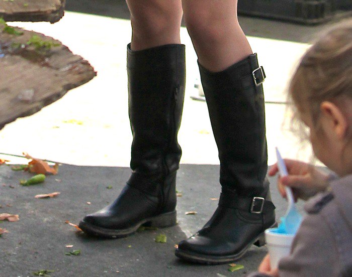 Ariel Winter’s black knee-high riding boots feature rounded toes and silver buckles for an equestrian-inspired finish