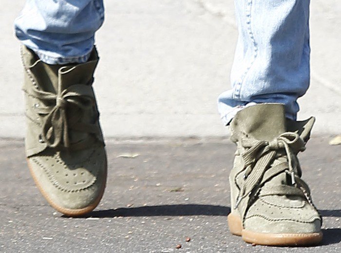 A close-up of Miranda Kerr’s olive suede Isabel Marant Bobby wedge sneakers highlights the concealed wedge heel and gum sole that made the style a celebrity favorite