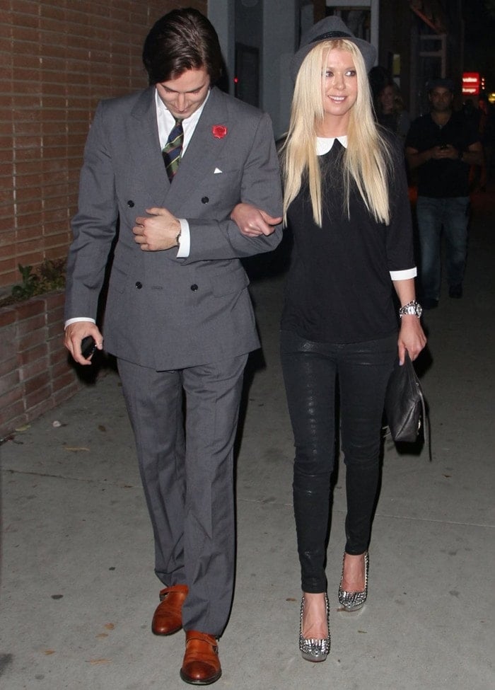 Tara Reid, accompanied by David Schechtman, styled studded Christian Louboutin “Alti” pumps with sleek black skinnies, a Peter Pan–collared top, and a fedora while attending Alec Monopoly’s “Park Place” solo exhibition in Los Angeles on March 13, 2013