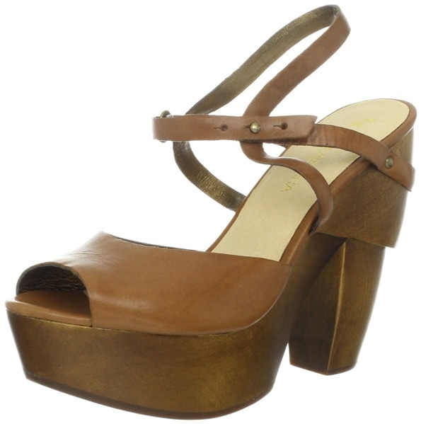 The chestnut-brown version of Koolaburra's "Starla" clog pairs smooth leather uppers with a substantial wooden platform and sculpted block heel, capturing the bohemian-meets-retro aesthetic that made platform sandals a staple of early-2010s celebrity street style