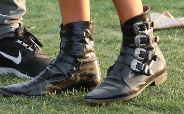 Kate Bosworth opted for a sleeker take on the buckle-boot trend, wearing pointed-toe ankle boots with ornate western-inspired buckles that echoed the spirit of Chloé's Susanna while offering a cleaner, less embellished silhouette