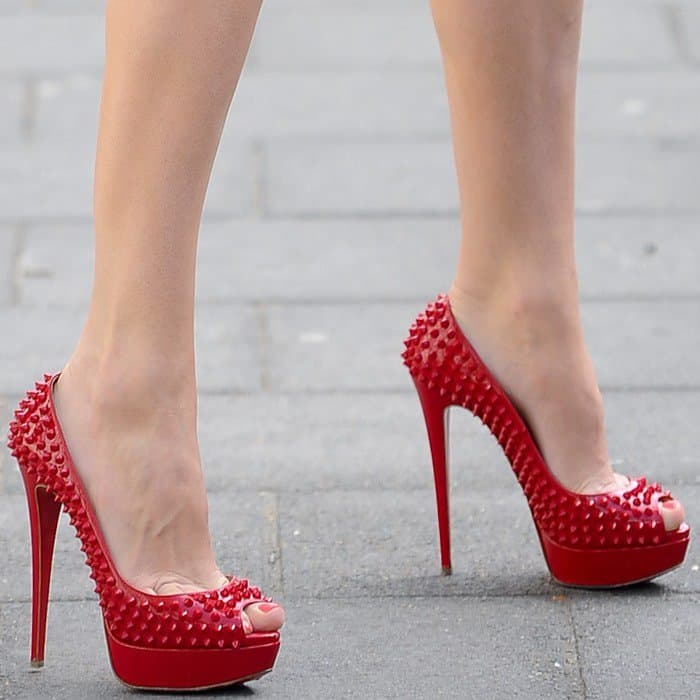 Kelly Brook shows off her feet in spiked Christian Louboutin pumps