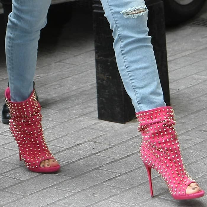 Jennifer Lopez wearing Christian Louboutin's "Guerilla" boots for her radio interview in London on May 30, 2013