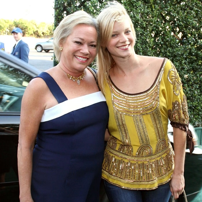 Amy Smart with her mother, Judy, at the 15th Annual Environmental Media Awards at Ebell Club of Los Angeles on October 19, 2005