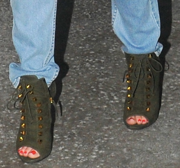Khloé Kardashian flaunts her stylish pedicure in open-toe Giuseppe Zanotti boots during a casual outing