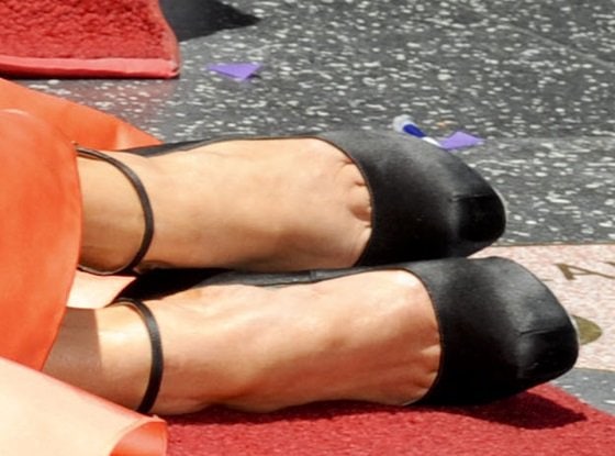 Jennifer Lopez reveals toe cleavage in Brian Atwood Zenith pumps