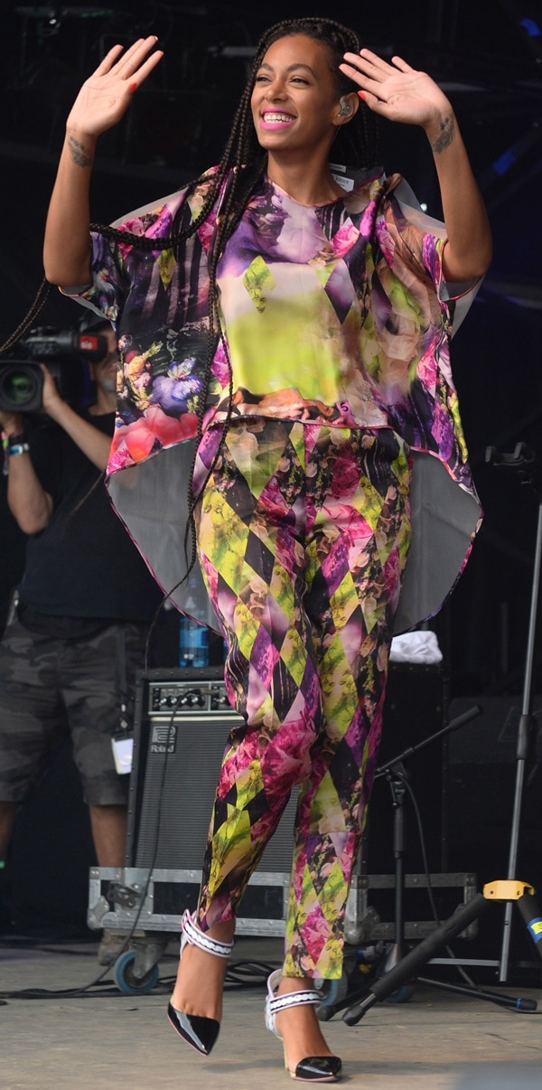 Solange Knowles lights up the Glastonbury stage in a bold, colorfully printed Teatum Jones ensemble paired with playful Sophia Webster ‘Olivia’ pumps
