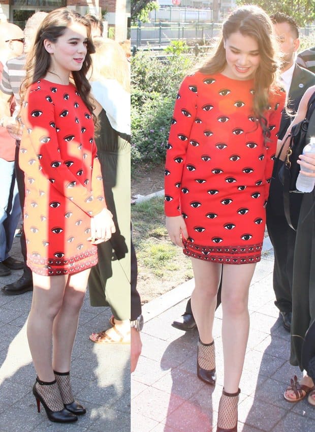 At the 2013 Ender’s Game Comic-Con press event, Hailee Steinfeld stood out in Kenzo’s red eye-print dress paired with Louboutin mesh heels for a youthful yet couture-leaning ensemble