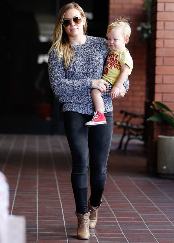 Hilary Duff was spotted leaving a class in Sherman Oaks, stylishly dressed in a Rag Bone Holst pullover sweater, J Brand stepped hem skinny jeans in Graphite, Laurence Dacade Pete leather ankle booties, and Ray-Ban RB3025 L0205 Aviator large metal sunglasses