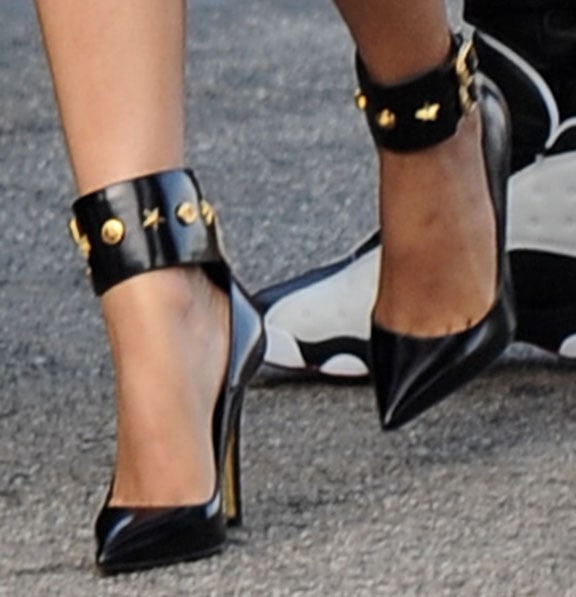 Nicki Minaj completed her striking ensemble with black Versace "Star Studded" pumps, featuring pointed toes and wide ankle cuffs detailed with gold-tone pyramid stars and Medusa medallions