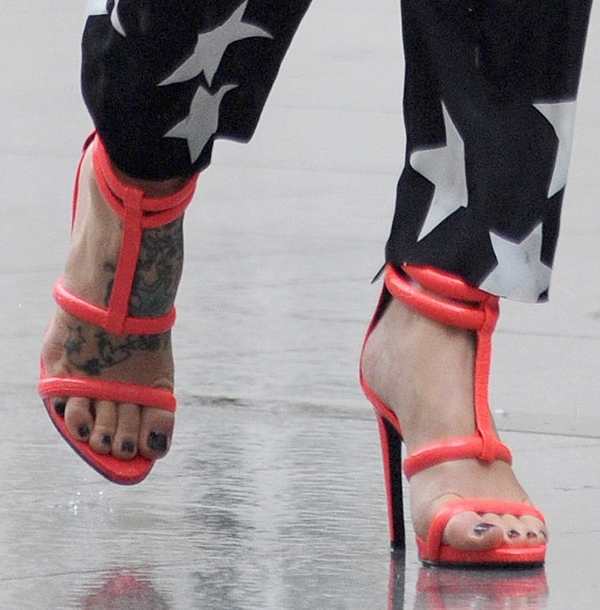 Fearne Cotton wearing neon pink Kurt Geiger heels