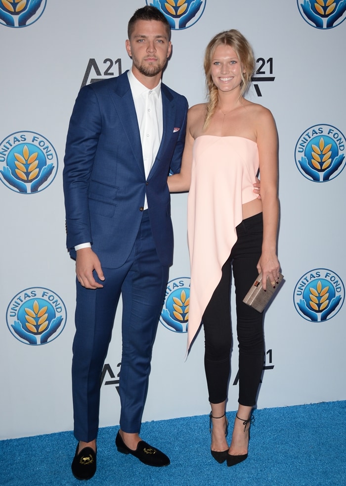 Toni Garrn (6ft ½ in / 184.2 cm, US shoe size 10.5) and Chandler Parsons (6ft 9in / 2.06 m) — both strikingly tall — make their red carpet debut as a couple at the Unitas Gala Against Sex Trafficking at Capitale in New York City on September 15, 2015