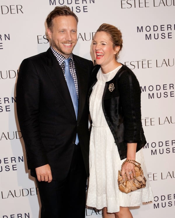 Sharing a laugh with friend and InStyle editor Ariel Foxman, Drew Barrymore exuded effortless warmth and joy on the red carpet