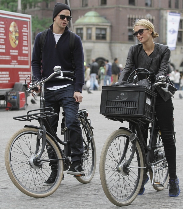 Paris Hilton and River Viiperi biking around Amsterdam