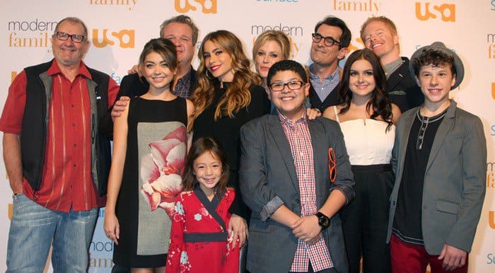 Ariel Winter poses with the "Modern Family" cast, including Sofia Vergara, Ed O'Neill, Julie Bowen, Jesse Tyler Ferguson, Ty Burrell, Eric Stonestreet, Rico Rodriguez, Sarah Hyland, Nolan Gould and Aubrey Anderson-Emmons