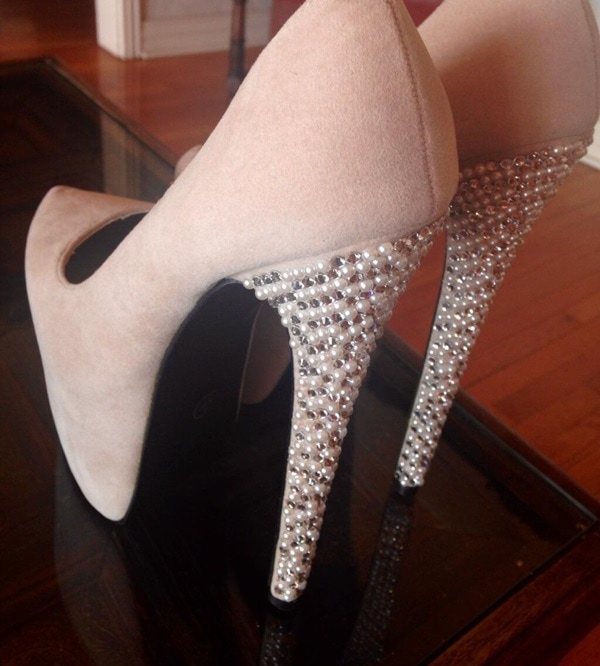 Courtney Stodden posted this photo on Twitter with the caption "My new gorgeous heels from @blingtique IM IN LOVE! Thank you so much!!! X"