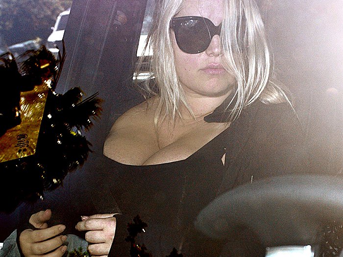 Jessica Simpson post-pregnancy leaving her personal trainer's house in Los Angeles (June 6, 2012)