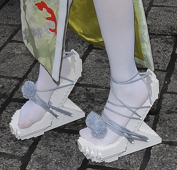 Lady Gaga's sandals are heel-less with zigzag/lego effect all over
