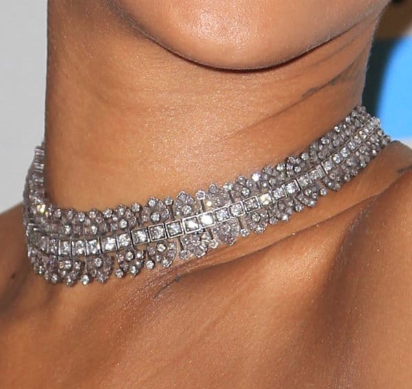 Rihanna's dazzling diamond choker necklace at the 2013 American Music Awards